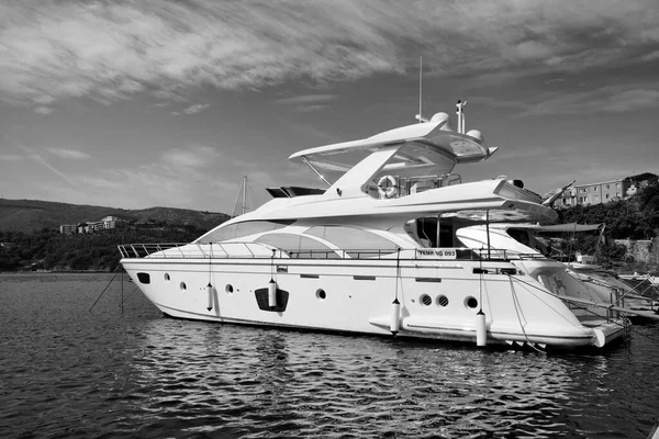 Itálie Toskánsko Elba Island Porto Azzurro Luxusní Jachta Azimut — Stock fotografie