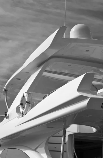 イタリア トスカーナ エルバ島の高級ヨット アジムット フライ ブリッジ — ストック写真
