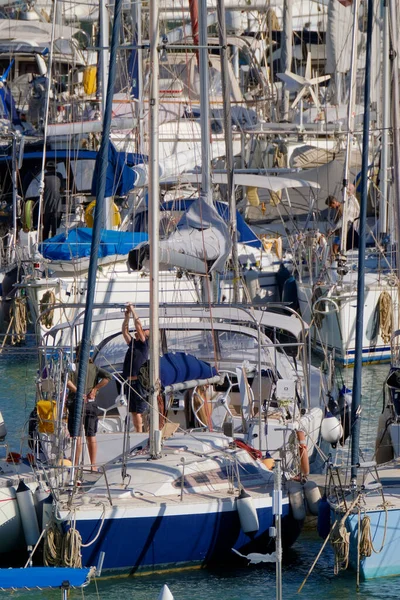 Itália Sicília Mar Mediterrâneo Marina Ragusa Província Ragusa Homens Barco — Fotografia de Stock