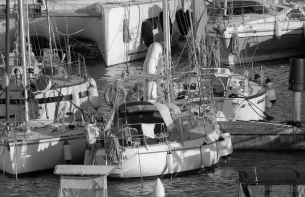 イタリア シチリア島 地中海 マリーナ ラグーザ ラグーザ州 ポート内の高級ヨット — ストック写真