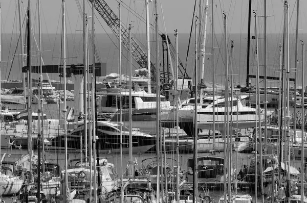 Italien Sicilien Medelhavet Marina Ragusa Ragusaprovinsen April 2023 Lyxbåtar Hamnen — Stockfoto