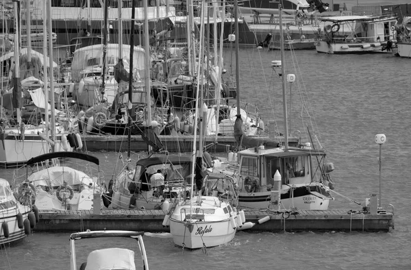 Italien Sicilien Medelhavet Marina Ragusa Ragusaprovinsen Lyxbåtar Hamnen — Stockfoto
