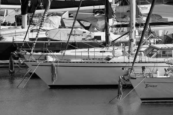意大利 西西里 地中海 拉古萨海 拉古萨省 2023年5月5日 港口的豪华游艇 Editorial — 图库照片