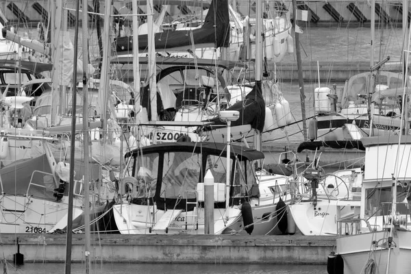 意大利 西西里 地中海 拉古萨海 拉古萨省 2023年5月8日 港口的豪华游艇 Editorial — 图库照片