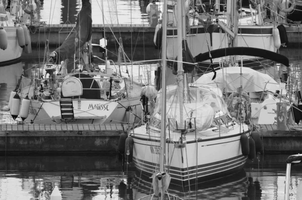 イタリア シチリア島 地中海 マリーナ ラグーザ ラグーザ州 5月2023 ポート内のセーリングボート Editorial — ストック写真