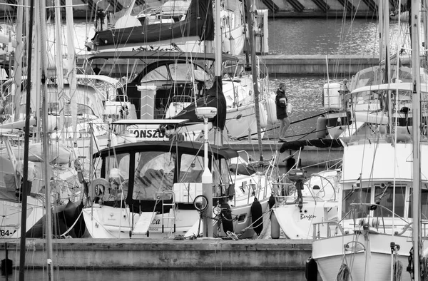 意大利 西西里 地中海 拉古萨海 拉古萨省 2023年5月10日 港口的妇女游艇和豪华游艇 Editorial — 图库照片