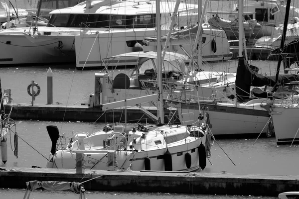 イタリア シチリア島 地中海 マリーナ ラグーザ ラグーザ州 5月2023 ポート内の高級ヨット Editorial — ストック写真