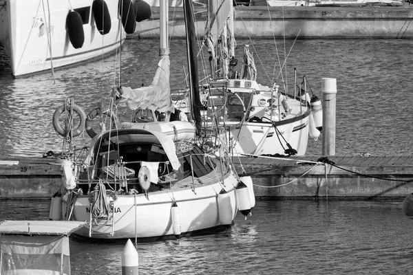 Italien Sicilien Medelhavet Marina Ragusa Ragusaprovinsen Maj 2023 Segelbåtar Hamnen — Stockfoto