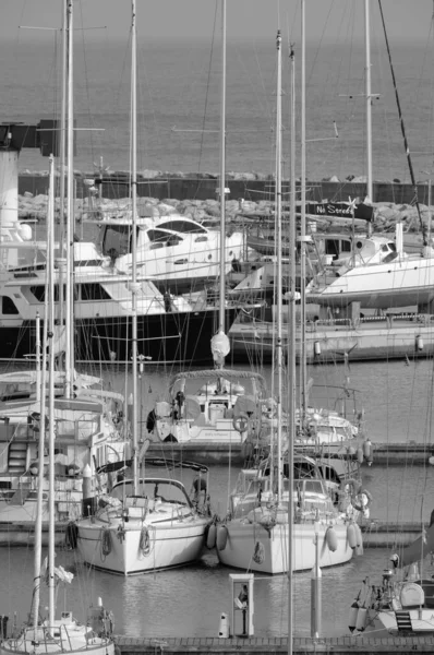 意大利 西西里 地中海 拉古萨海 拉古萨省 2023年5月14日 港口的豪华游艇 Editorial — 图库照片