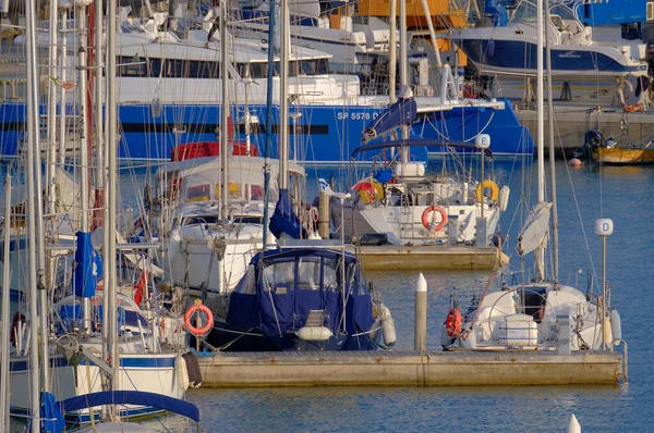 イタリア シチリア島 地中海 マリーナ ラグーザ ラグーザ州 2023年5月28日 港内の豪華なヨット Editorial — ストック写真