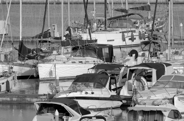 イタリア シチリア島 地中海 マリーナ ラグーザ ラグーザ州 2023年5月28日 港内の豪華なヨット Editorial — ストック写真