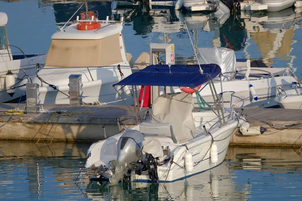 Italien Sicilien Medelhavet Marina Ragusa Ragusaprovinsen Maj 2023 Motorbåtar Och — Stockfoto