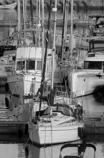 意大利 西西里 地中海 拉古萨海 拉古萨省 2023年6月1日 港口的豪华游艇 Editorial — 图库照片