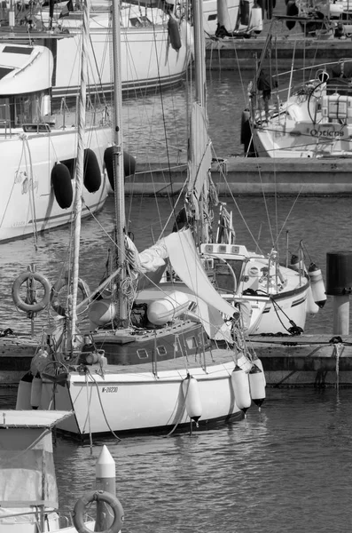 意大利 西西里 地中海 拉古萨海 拉古萨省 2023年6月2日 港口的豪华游艇 Editorial — 图库照片