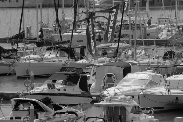 意大利 西西里 地中海 拉古萨海 拉古萨省 2023年6月4日 港口的豪华游艇 Editorial — 图库照片