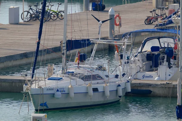 Italien Sicilien Medelhavet Marina Ragusa Ragusaprovinsen Juni 2023 Segelbåtar Hamnen — Stockfoto