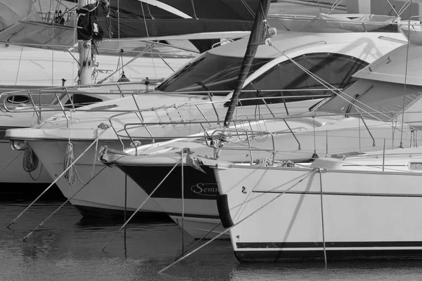 意大利 西西里 地中海 拉古萨海 拉古萨省 2023年6月13日 港口的豪华游艇 Editorial — 图库照片