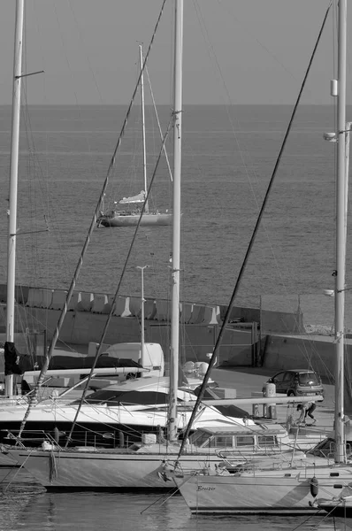 イタリア シチリア島 地中海 マリーナ ラグーザ ラグーザ州 2023年6月19日 港内の豪華なヨット Editorial — ストック写真