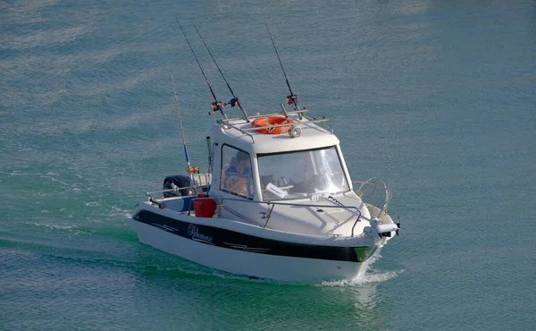 Italien Sicilien Medelhavet Marina Ragusa Ragusaprovinsen Juni 2023 Sportfiskare Motorbåt — Stockfoto