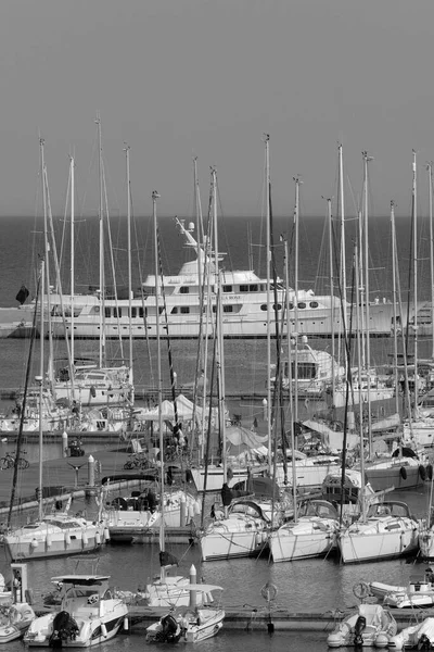 イタリア シチリア島 地中海 マリーナ ラグーザ ラグーザ州 6月2023 港の高級ヨット Editorial — ストック写真