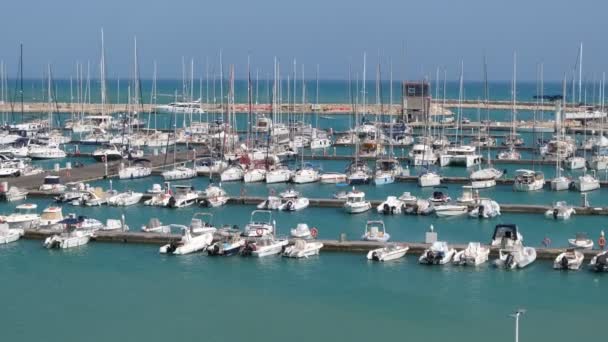 Italië Sicilië Middellandse Zee Marina Ragusa Provincie Ragusa Motorboten Luxe Stockvideo's