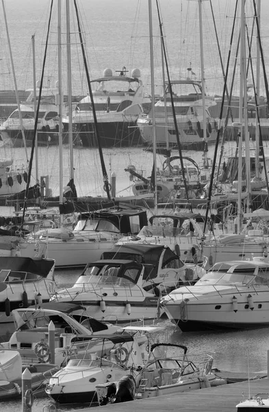 イタリア シチリア島 地中海 マリーナ ラグーザ ラグーザ州 7月2023 港の高級ヨット Editorial — ストック写真