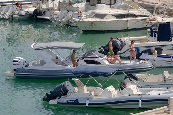 Italien Sicilien Medelhavet Marina Ragusa Ragusaprovinsen Juli 2023 Personer Med — Stockfoto