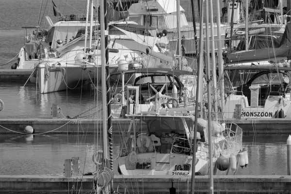 意大利 西西里 地中海 拉古萨海 拉古萨省 2023年7月10日 港口的豪华游艇 Editorial — 图库照片
