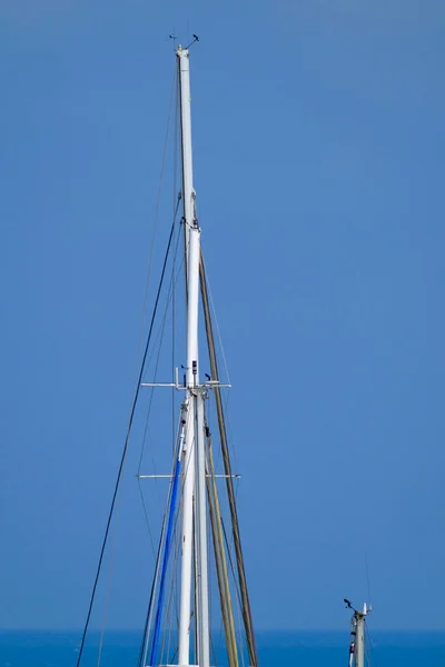 意大利 西西里 地中海 拉古萨海 拉古萨省 港口的帆船桅杆 — 图库照片
