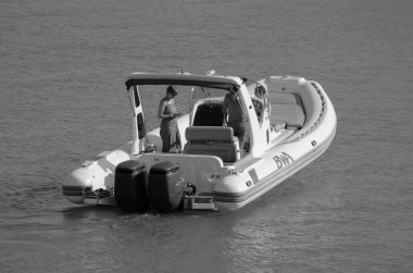 İtalya, Sicilya, Akdeniz, Marina di Ragusa (Ragusa ili); 18 Ağustos 2023, limandaki kauçuk tekneler - EDITORIAL