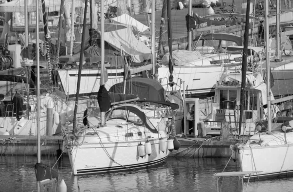 意大利 西西里 地中海 拉古萨海 拉古萨省 2023年8月20日 港口的豪华游艇 Editorial — 图库照片