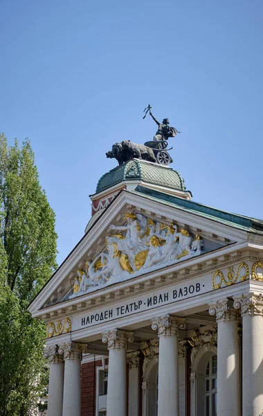 ブルガリア ソフィア イヴァン ジョフ国立劇場のファサードの景色 市の中心部の広場で — ストック写真