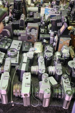 Bulgaristan, Sofya; 22 Eylül 2023, eski Rus film kameraları şehrin merkezi pazarında satılık - EDITORIAL