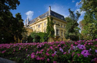 Bulgaristan, Sofya; Kraliyet Sarayı cephesi manzarası, bugün Ulusal Sanat Galerisi 