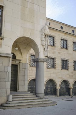 Bulgaristan ve Sofya, şehir merkezinde tarihi yapı cephesi