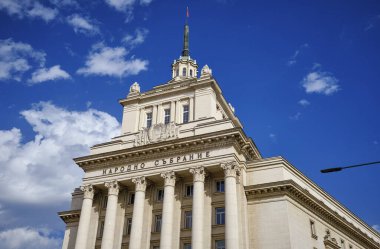 Bulgaristan ve Sofya, Parlamento binalarının ön cephesini görüyor
