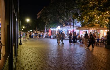 Bulgaristan, Sofya; 23 Eylül 2023, Vitosha Bulvarı 'ndaki insanlar ve filmler - EDITORIAL