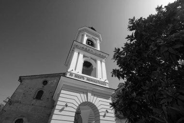 Bulgaristan, Filibe, St. Virgin Kilisesi 'nin merkezi bir caddedeki manzarası