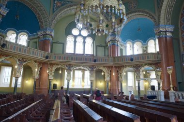 Bulgaristan, Sofya; sinagogdaki insanlar 