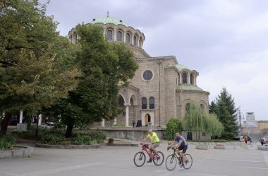 Bulgaristan, Sofya; 24 Eylül 2023, Bania Bai Camii 'ndeki insanlar - EDITORIAL