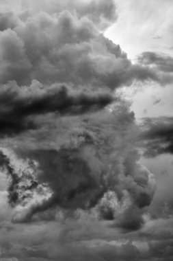 İtalya, Sicilya, Akdeniz, Sicilya Kanalı 'nda kışın fırtına bulutları