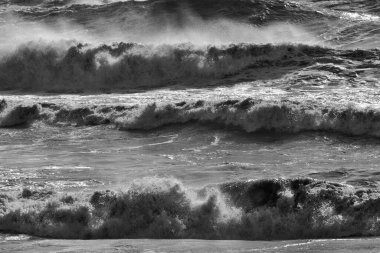 İtalya, Sicilya Kanalı, kışın sert Akdeniz
