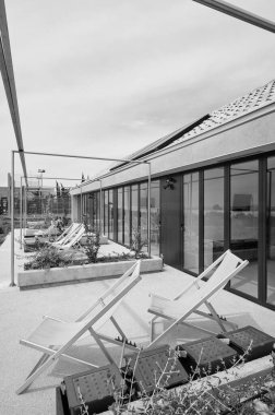 İtalya, Sicilya, Ragusa Eyaleti, kırsal alan; 13 Nisan 2023, zarif bir çiftlik, bahçe manzarası ve tatil beldesi - EDITORIAL