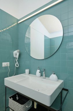 İtalya, Sicilya, Ragusa Eyaleti, kırsal bölge; 14 Nisan 2023, zarif çiftlik merkezi, banyo - EDITORIAL