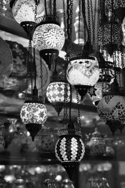 Türkiye, İstanbul, Grand Bazaar (Kapali Carsi), satılık el yapımı Türk fenerleri