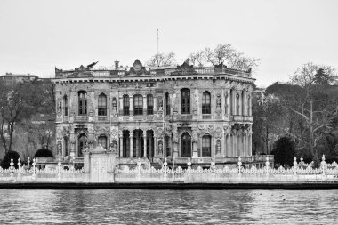 Türkiye, İstanbul, Boğaz Kanalı, kanal üzerindeki eski saray