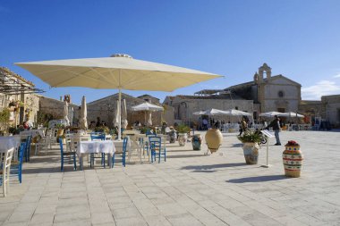 İtalya, Sicilya, Marzamemi (Siracusa ili); 16 Mart 2024, Regina Margherita Meydanı - EDITORIAL