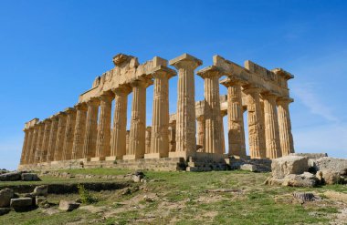 İtalya, Sicilya, Selinunte, Yunan Hera Tapınağı (MÖ 409).)