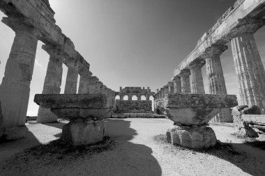 İtalya, Sicilya, Selinunte, Yunan Hera Tapınağı (MÖ 409).)