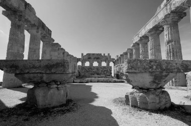 İtalya, Sicilya, Selinunte, Yunan Hera Tapınağı (MÖ 409).)